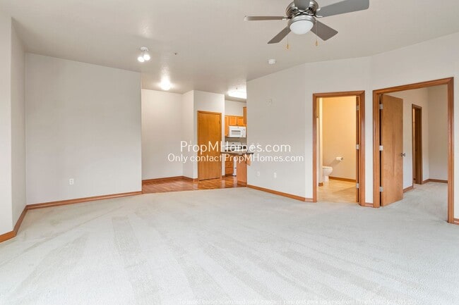 Building Photo - Chic One-Bedroom Condo in Bethany!