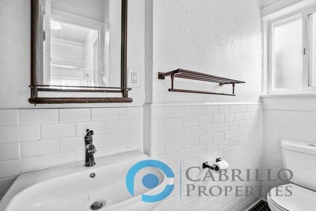 Building Photo - 415 Juniper St