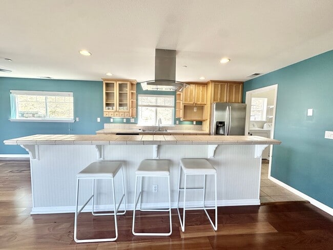 Building Photo - San Rafael Hillside Retreat