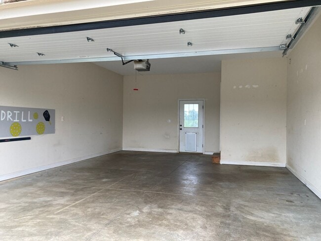 Building Photo - 108 Carriage Hills Ln
