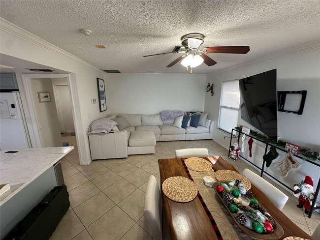 Building Photo - 6657 Paul Mar Dr