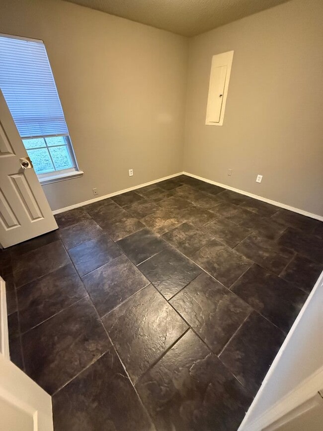 Building Photo - 3 Bed 2 Bath With His & Her Closets upstairs.  Yard Care Included.