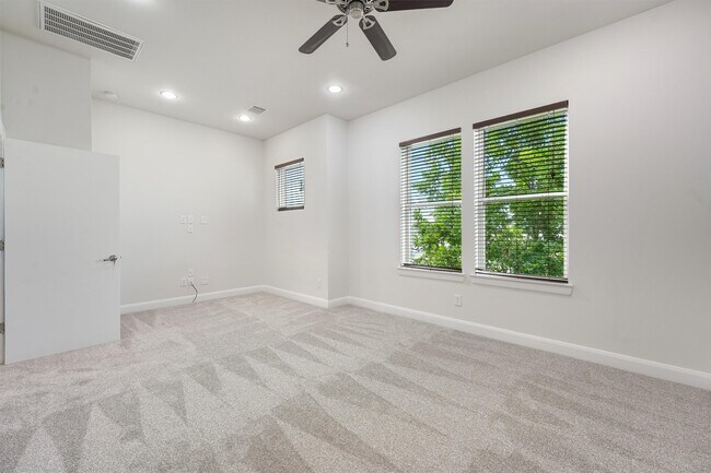 Building Photo - 3141 Leeland St