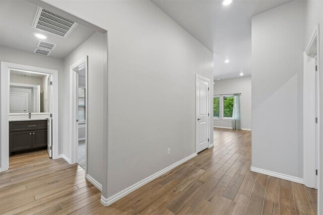Building Photo - 16129 Villa Valeria Way