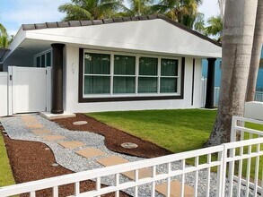 Building Photo - 751 Hollywood Blvd