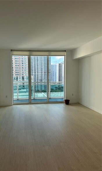 Building Photo - 950 Brickell Bay Dr