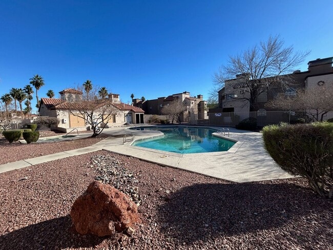 Building Photo - *** NEW YEAR WINTER WELOME DEAL!! $500 OFF FIRST MONTHS RENT IF MOVED IN 2 WEEKS!!***  CHARMING E...