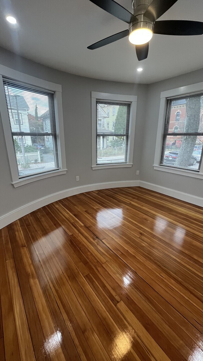 Building Photo - 19 Seaverns Ave