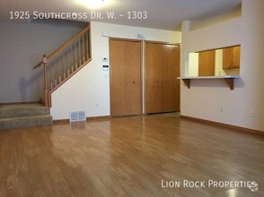 Building Photo - 1925 Southcross Dr W