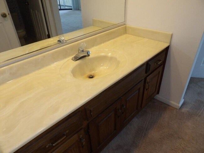Building Photo - 4230 Pinehurst Cir