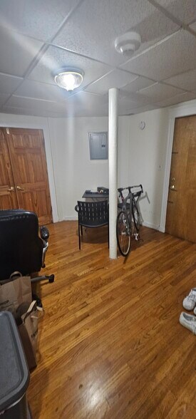 Building Photo - 394 Riverway