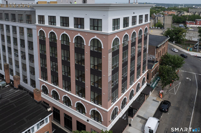 Building Photo - 19 Elm St