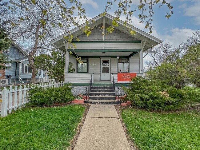 Building Photo - 709 E 5th St