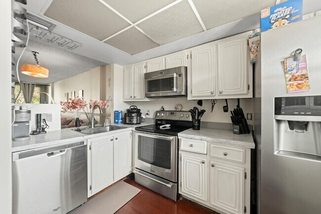 Building Photo - 113 Royal Pk Dr