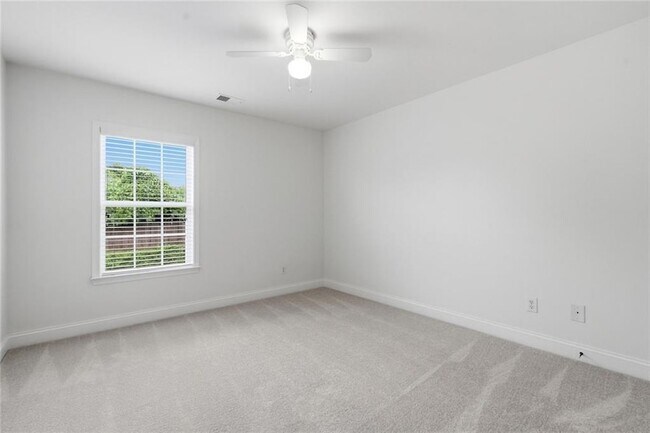Building Photo - 3320 Pebble Ridge Ln