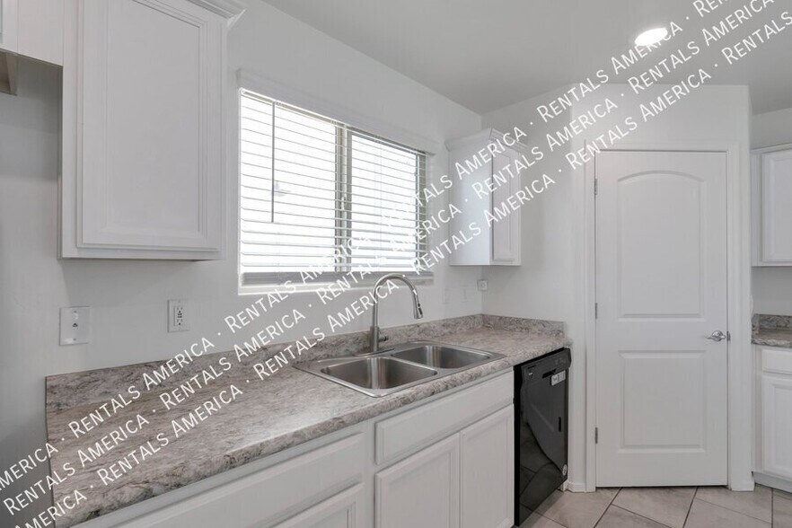 Building Photo - 8755 E Stone Meadow Cir
