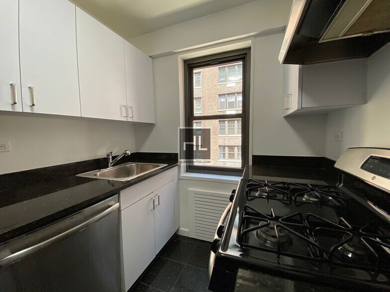 Building Photo - EAST 56 STREET