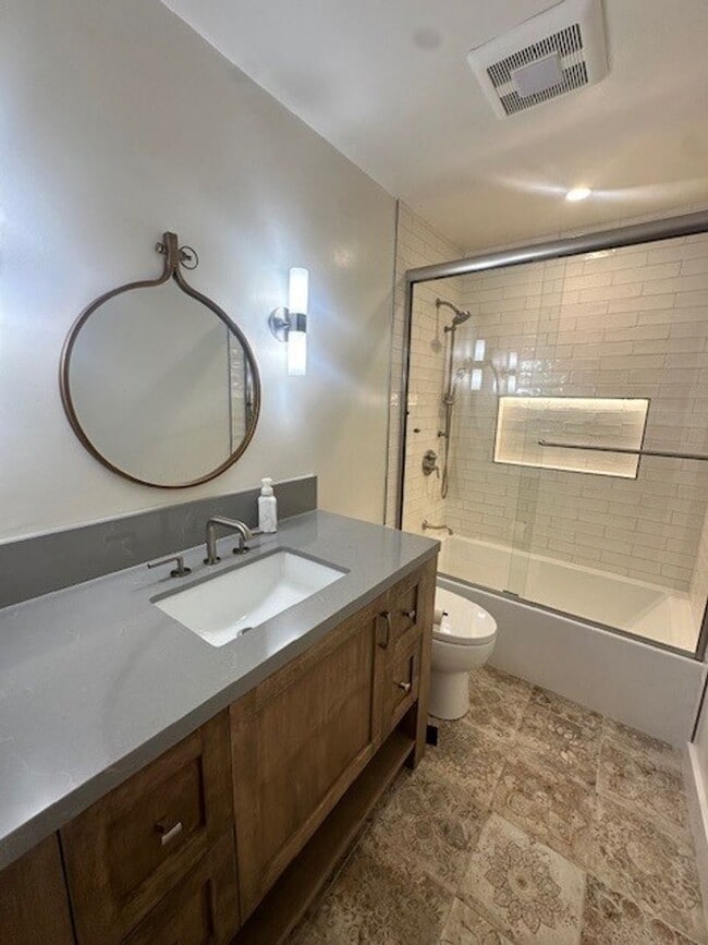 Building Photo - Stylish Camarillo Retreat for Lease