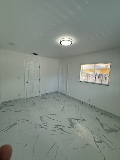 Building Photo - 5962