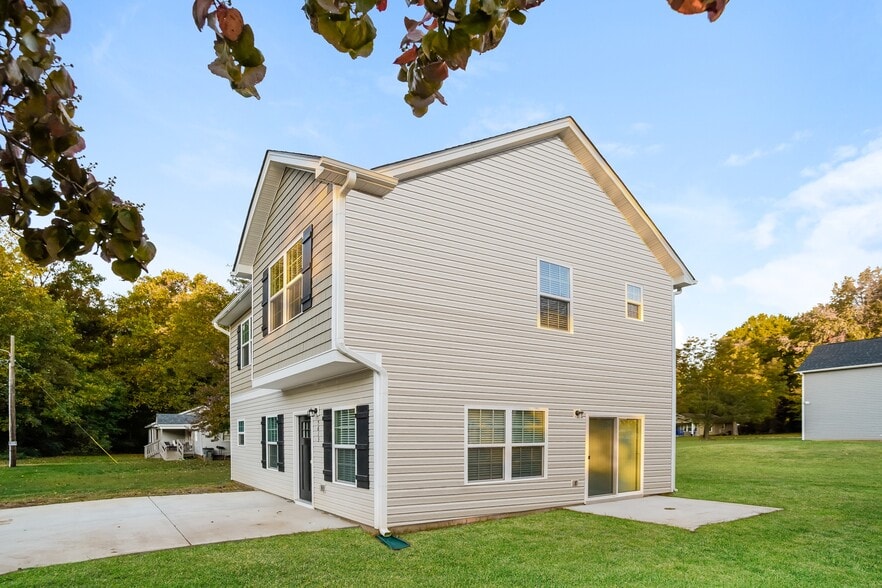 Building Photo - 5613 Phillips St