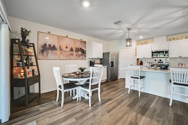 Building Photo - 5457 Hayloft Dr