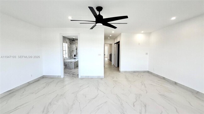 Building Photo - 3826 NE 171 St