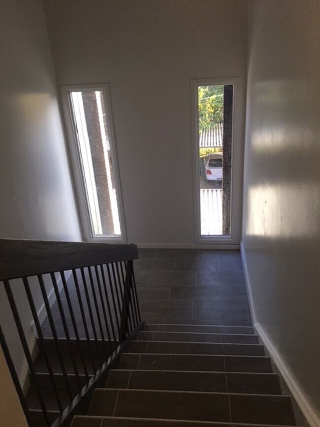 Building Photo - Large Private Girl  Room Downtown ASAP - Balcony, Storage and more