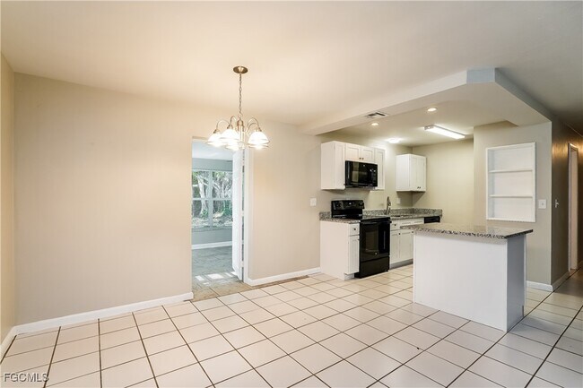 Building Photo - 330 SE 46th Ln