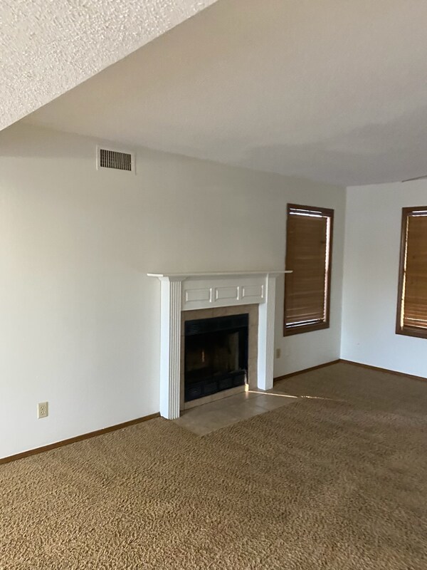 Building Photo - 2915 Laura Ln