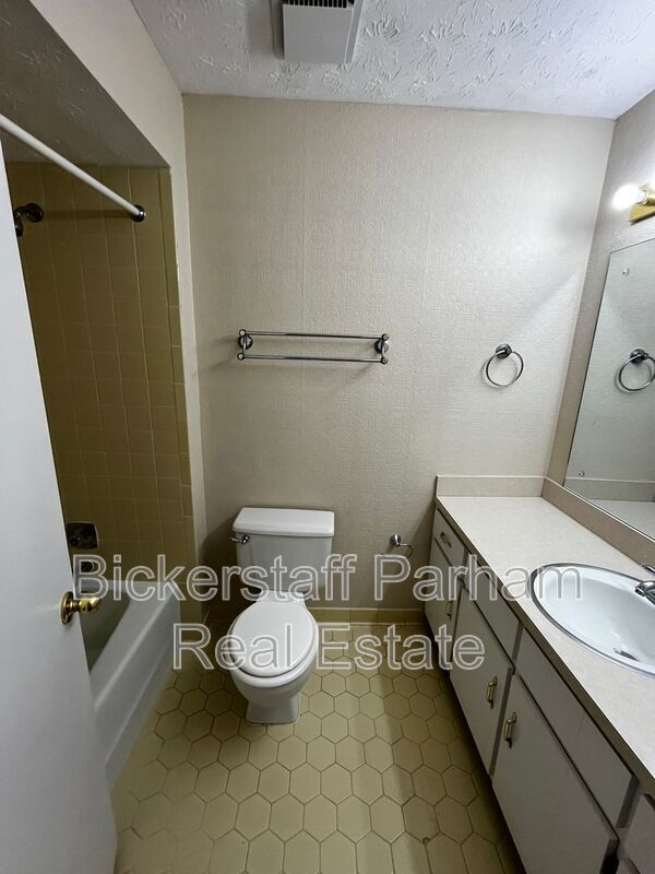 Building Photo - 6608 Highridge Dr