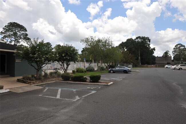 Building Photo - 501 SW 75th St