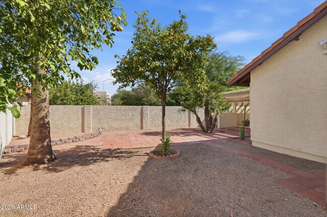Building Photo - 1365 N Diane Cir