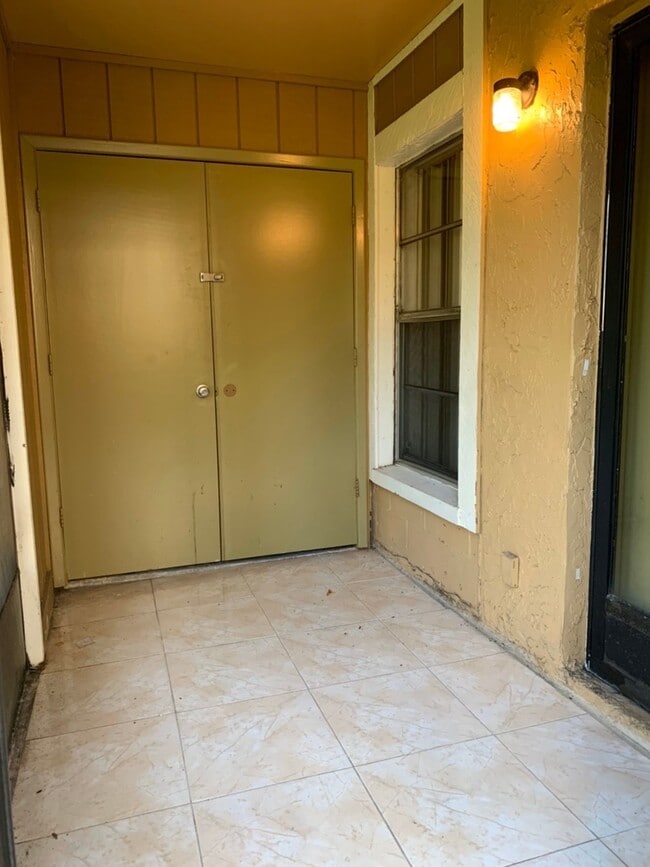 Building Photo - 3bed/2bath off 42nd st by USF! Only $1580/...