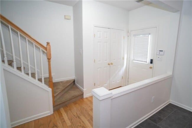 Building Photo - 9155 Nesbit Ferry Rd