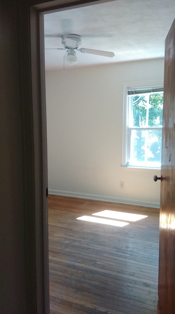 Building Photo - **August 2026****- 3 bed 2 bath - Large ba...