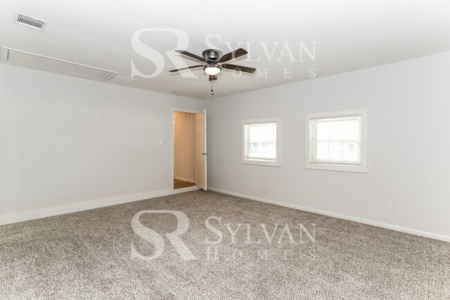 Building Photo - Lease today! No extra charge for contentment and relaxation!