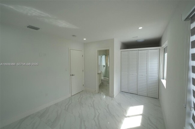 Building Photo - 10381 SW 32nd St