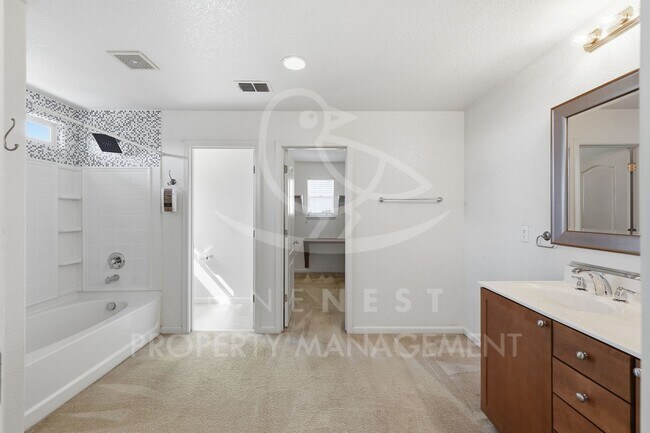 Building Photo - 2708 Woodfield Way