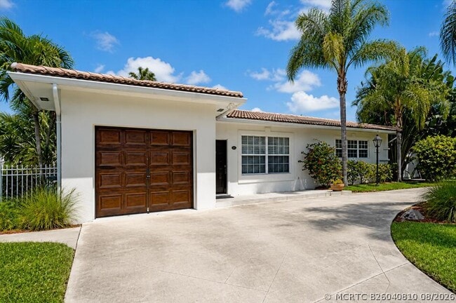 Building Photo - 2031 Pleasant Dr