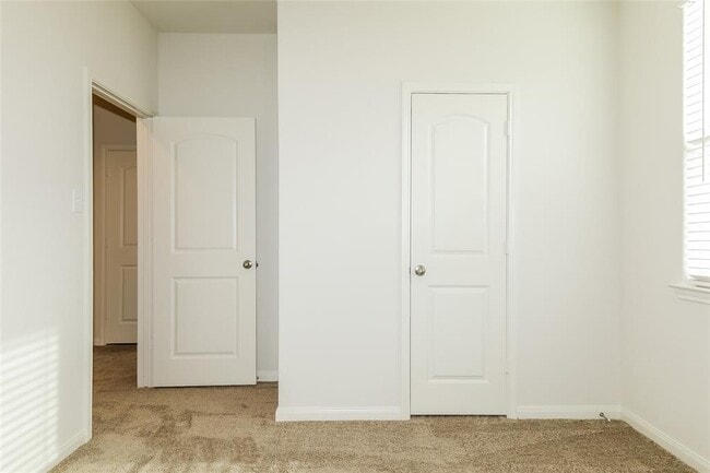 Building Photo - 26857 Steinbeck Dr