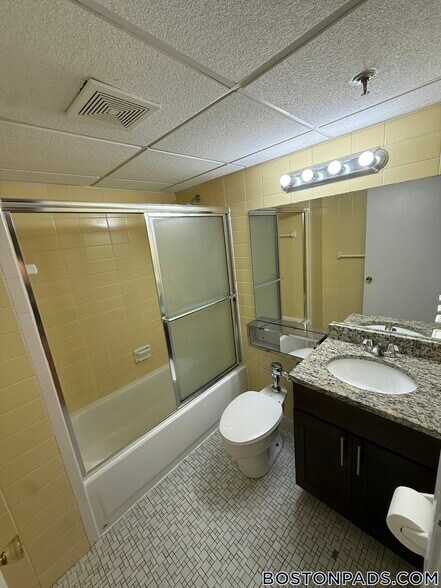 Building Photo - 62 Boylston St