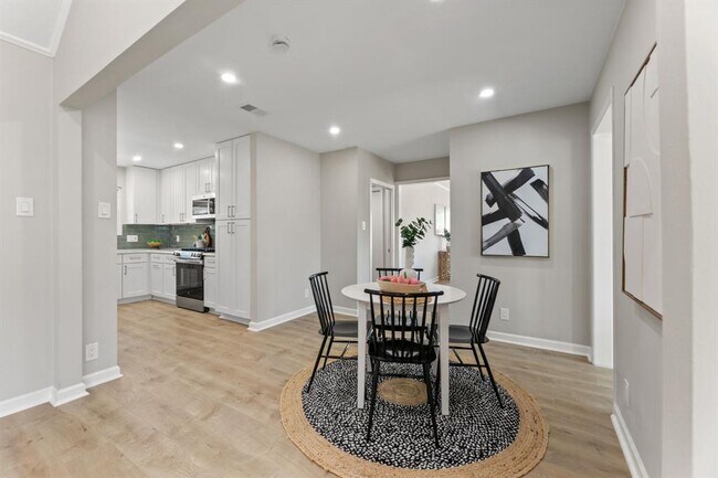 Building Photo - 7603 Barcelona Cove
