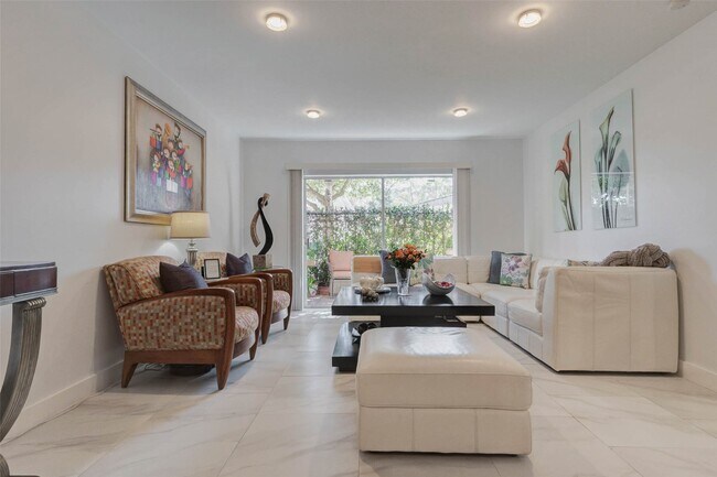 Building Photo - 2234 S Piney Point Rd