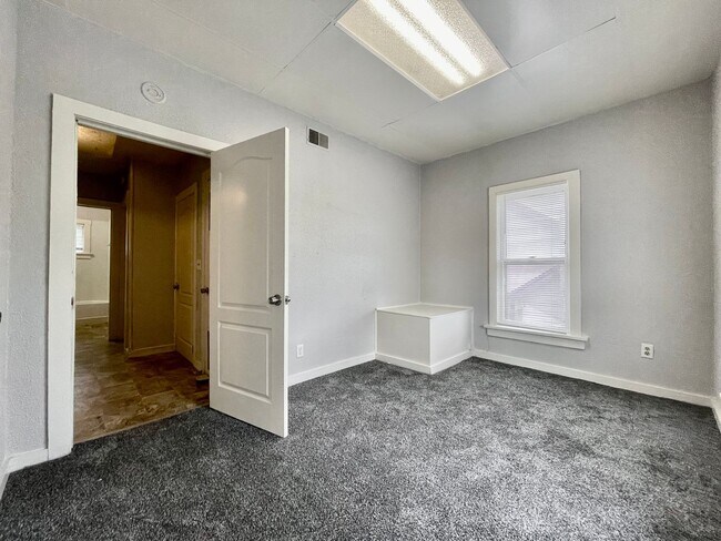 Building Photo - 2337 Peck St