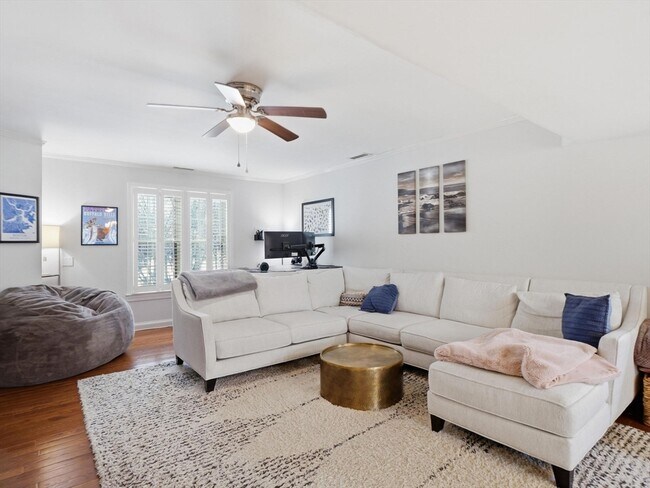 Building Photo - 25 Stock St