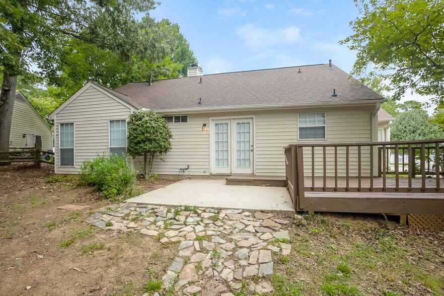 Building Photo - 691 Rebecca Jane Dr