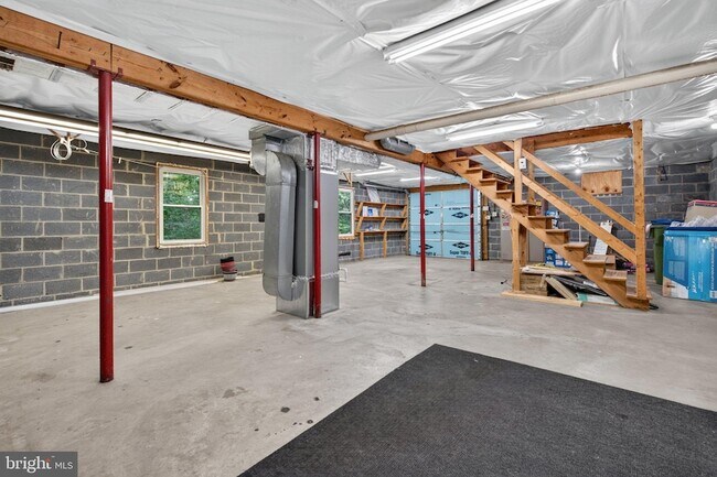 Building Photo - 5 Huntington Dr
