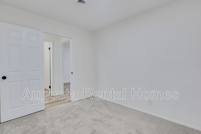 Building Photo - 3110 Arcadia Dr