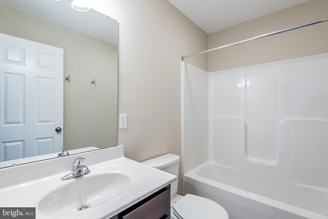 Building Photo - 1714 Shady Ln