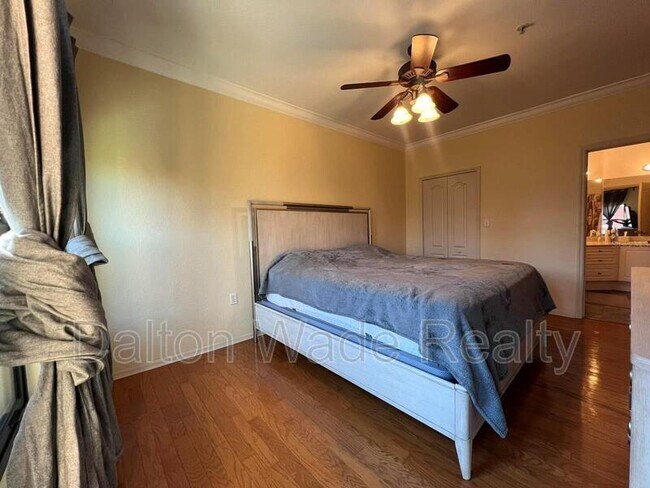 Building Photo - 2730 Via Tivoli